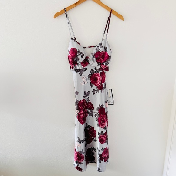 NWT Pear Culture x Macy’s Gray Silver Satin Floral Gown - Picture 4 of 8